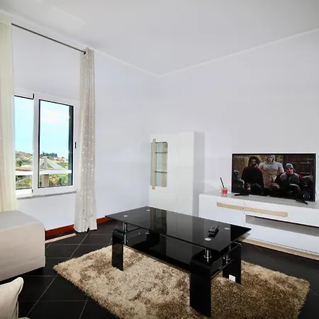 Mit Meerblick Und Beheiztem Schwimmbad Apartment