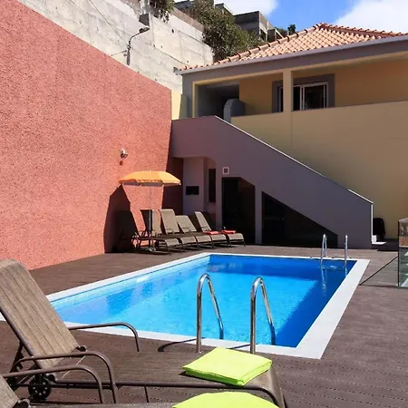 Mit Meerblick Und Beheiztem Schwimmbad Apartment *
